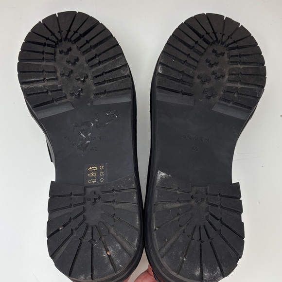 ❤️BODEN - Black Leather Loafers with Gold Accent - Picture 7 of 11